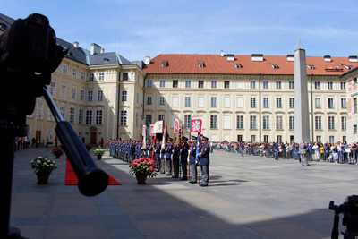 Lễ đón chính thức Chủ tịch nước Trương Tấn Sang tại Cộng hòa Czech ảnh 1