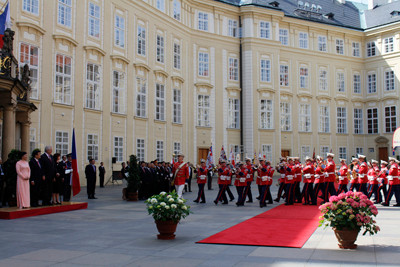 Lễ đón chính thức Chủ tịch nước Trương Tấn Sang tại Cộng hòa Czech ảnh 8