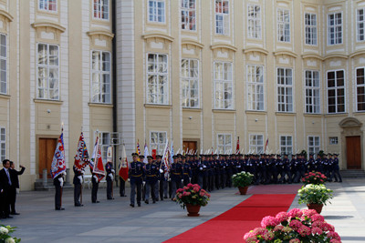 Lễ đón chính thức Chủ tịch nước Trương Tấn Sang tại Cộng hòa Czech ảnh 6