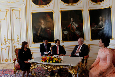 Lễ đón chính thức Chủ tịch nước Trương Tấn Sang tại Cộng hòa Czech ảnh 12