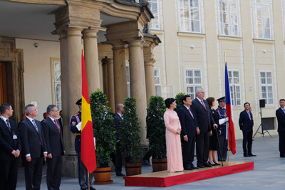 Lễ đón chính thức Chủ tịch nước Trương Tấn Sang tại Cộng hòa Czech ảnh 4