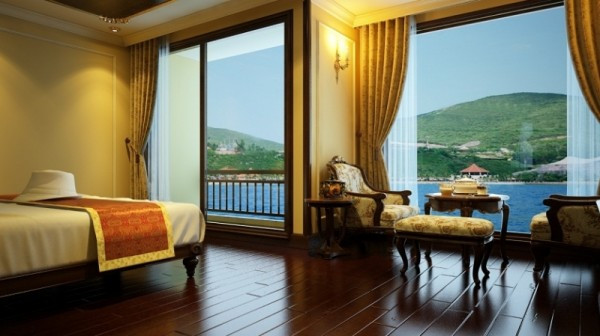 Lần đầu tiên xuất hiện du thuyền 5 sao trên vịnh Nha Trang ảnh 2