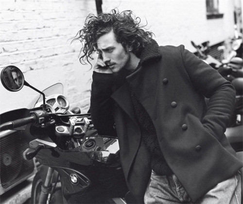 Cuộc chiến bám trụ với nghề của người mẫu nam ảnh 2