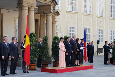 Lễ đón chính thức Chủ tịch nước Trương Tấn Sang tại Cộng hòa Czech ảnh 3