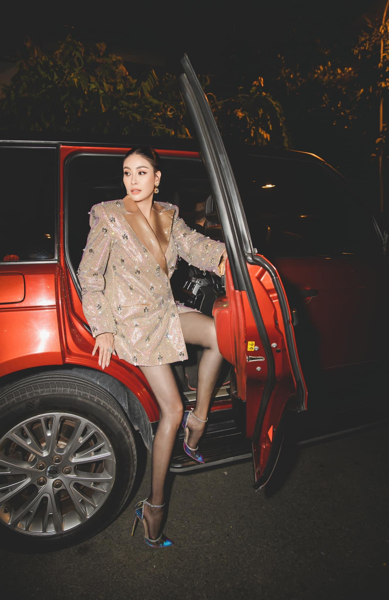 Thiết kế này trước đó từng được Hoa hậu Hà Kiều Anh mặc tại một sự kiện.