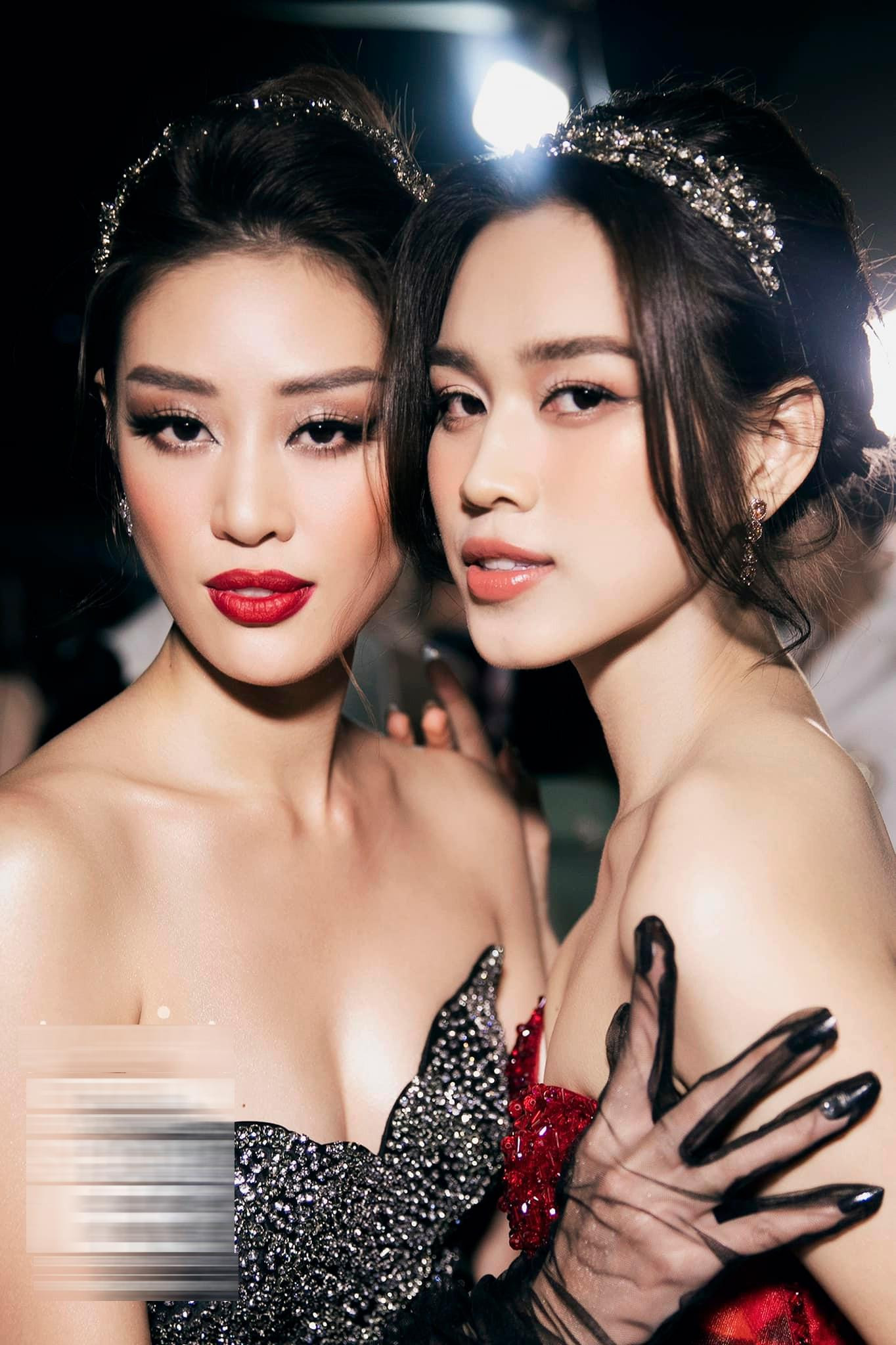 Đỗ Thị Hà có dịp đọ sắc kiêu sa, quyến rũ bên Hoa hậu Khánh Vân trong hậu trường.