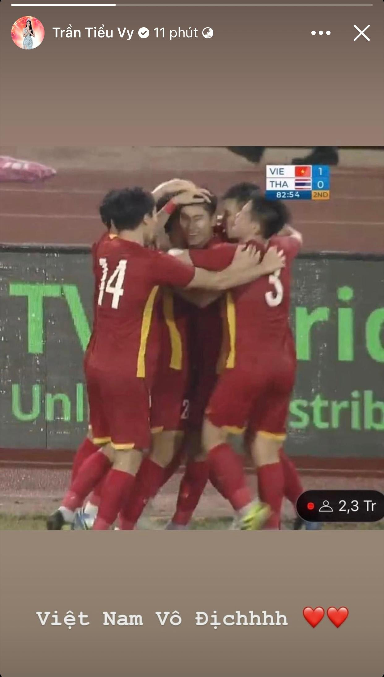 Hoa hậu Tiểu Vy chia sẻ cảm xúc trên trang cá nhân sau chiến thắng lịch sử của U23 Việt Nam.