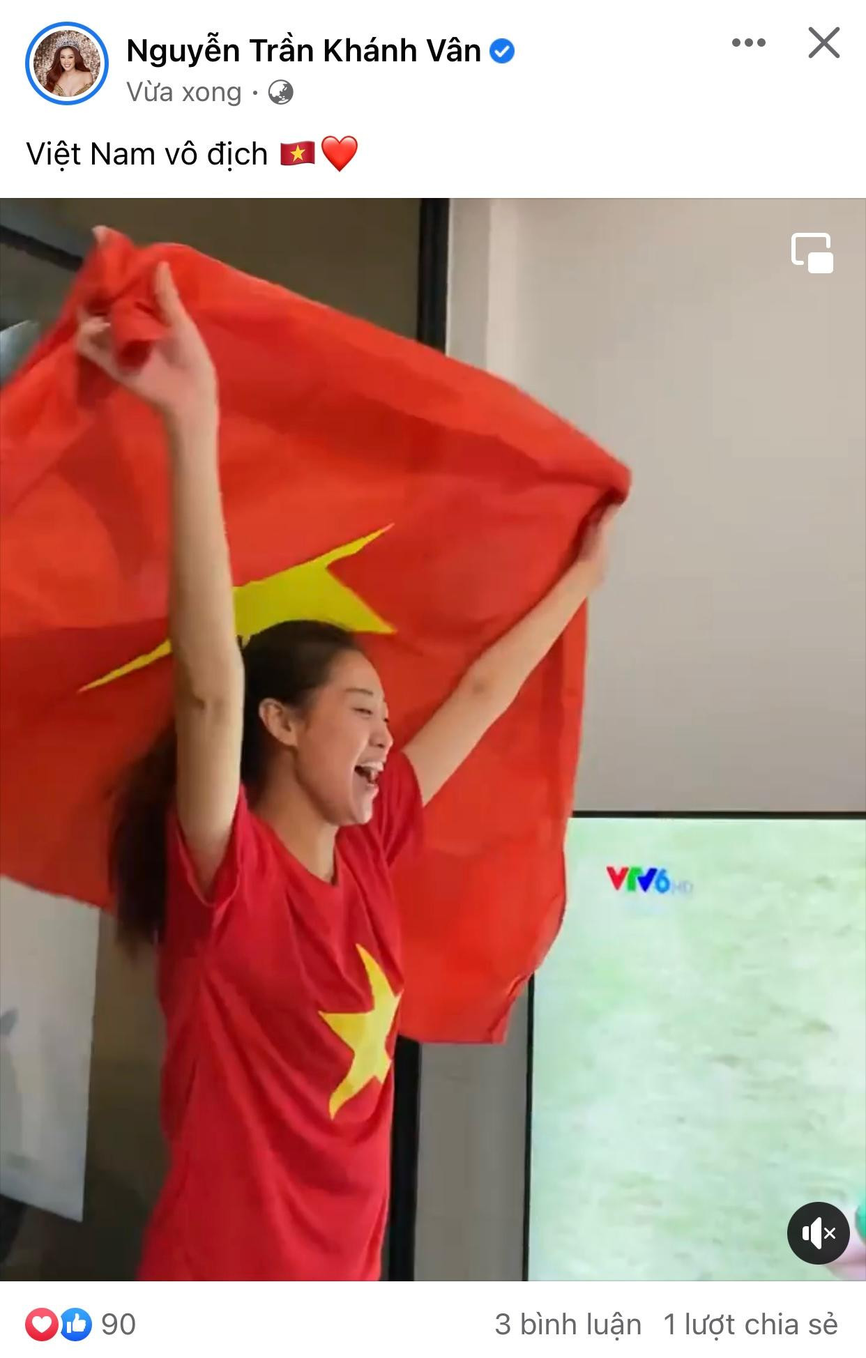 Người đẹp vỡ oà và không kìm nén được cảm xúc trong giây phút lịch sử.