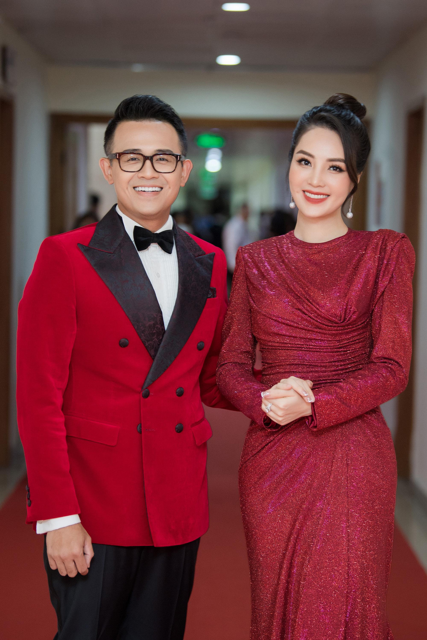 Thụy Vân cũng khẳng định, MC Đức Bảo là một trong số nam MC cô rất thân thiết, yêu mến không chỉ tài năng, chăm chỉ mà rất ga-lăng, chăm sóc cô ở hậu trường.