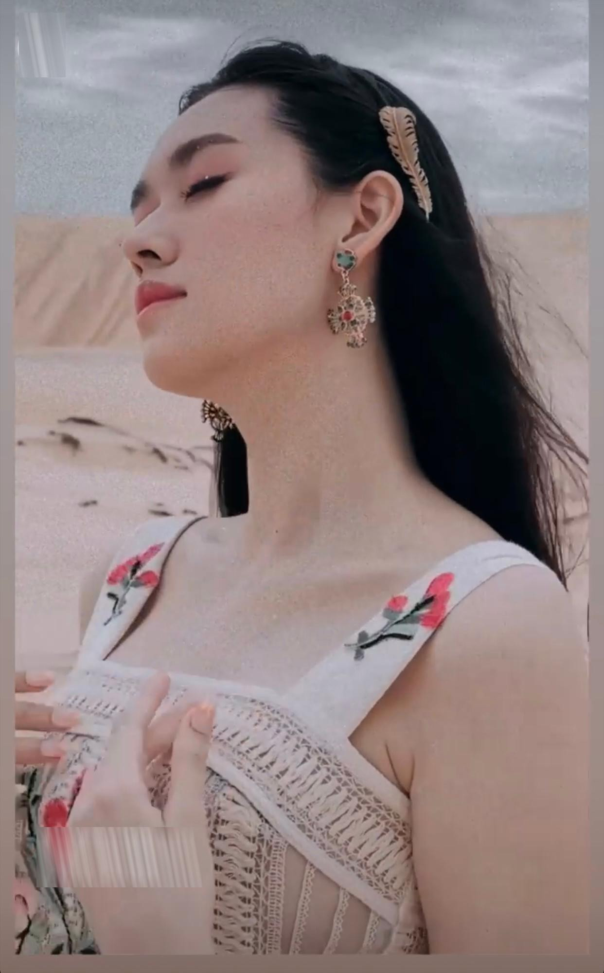 Á hậu Tường San khoe nhan sắc dịu dàng và xinh đẹp tựa 'nàng thơ'.