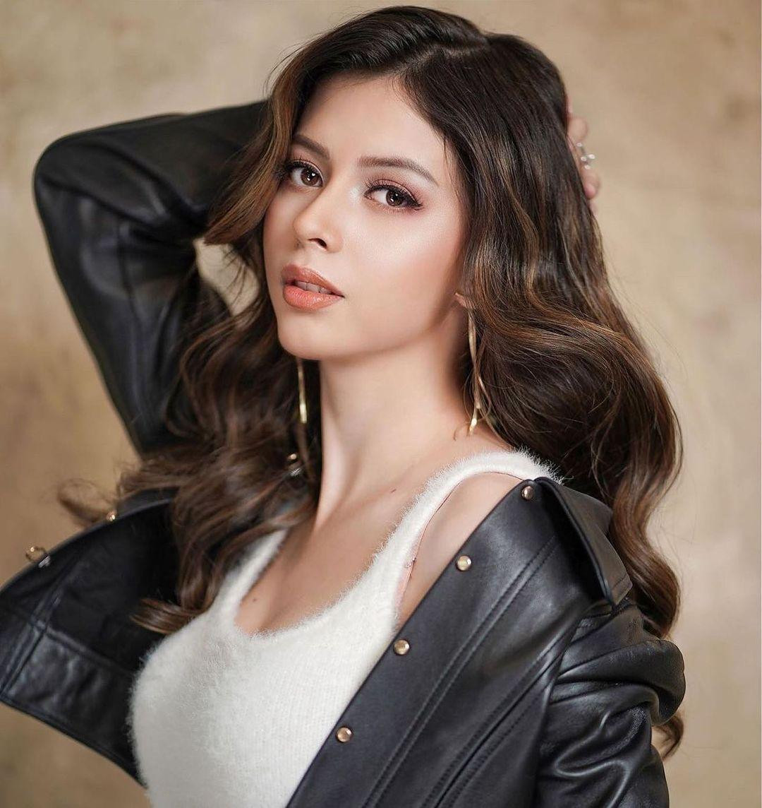 Người đẹp năm nay 25 tuổi, là con lai nên sở hữu gương mặt rất xinh đẹp và phóng khoáng. Người đẹp năm nay 25 tuổi, là con lai nên sở hữu gương mặt rất xinh đẹp và phóng khoáng.