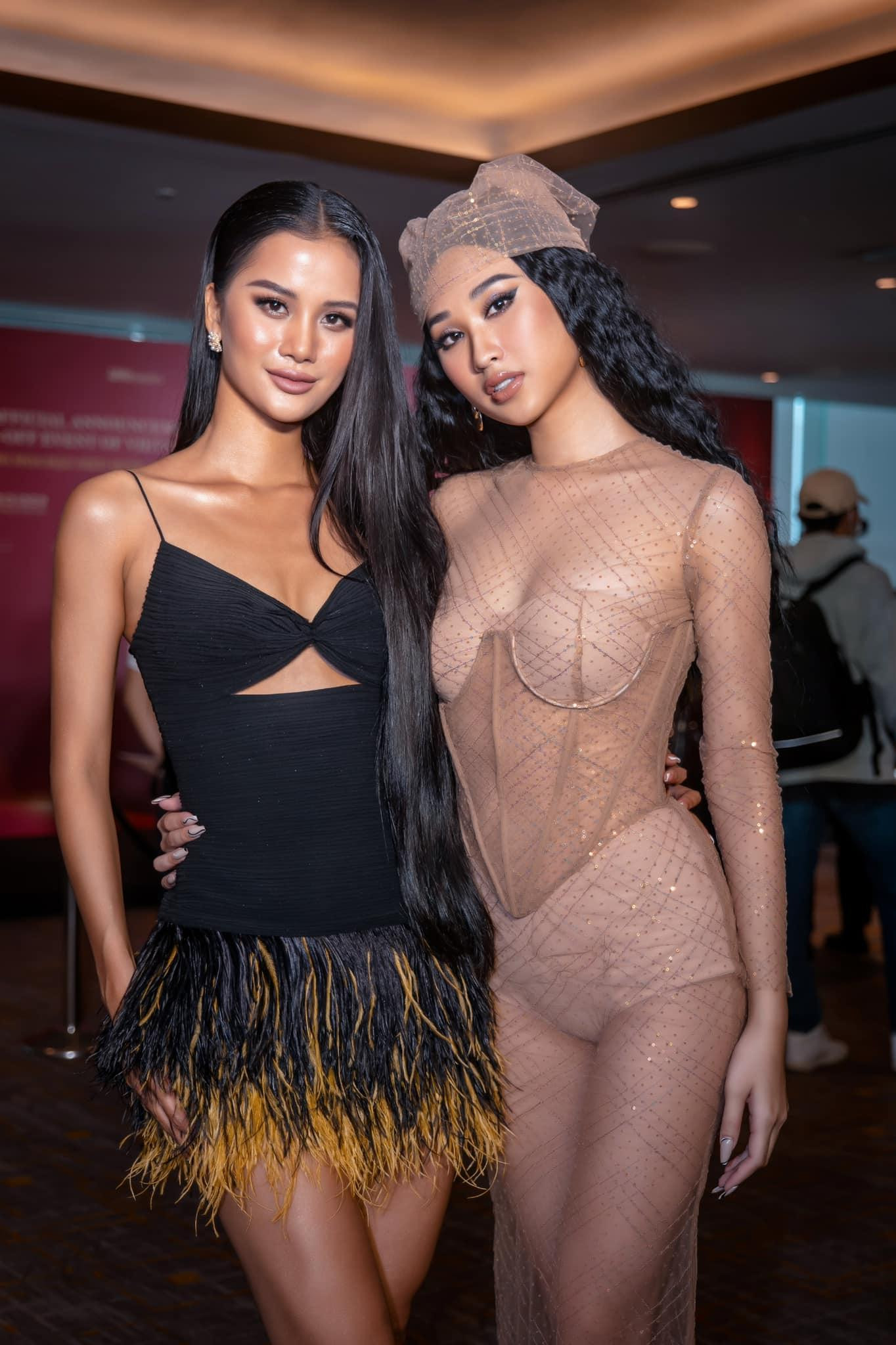 Phạm Anh Thư khoe dáng nóng bỏng bên người mẫu Hương Ly.