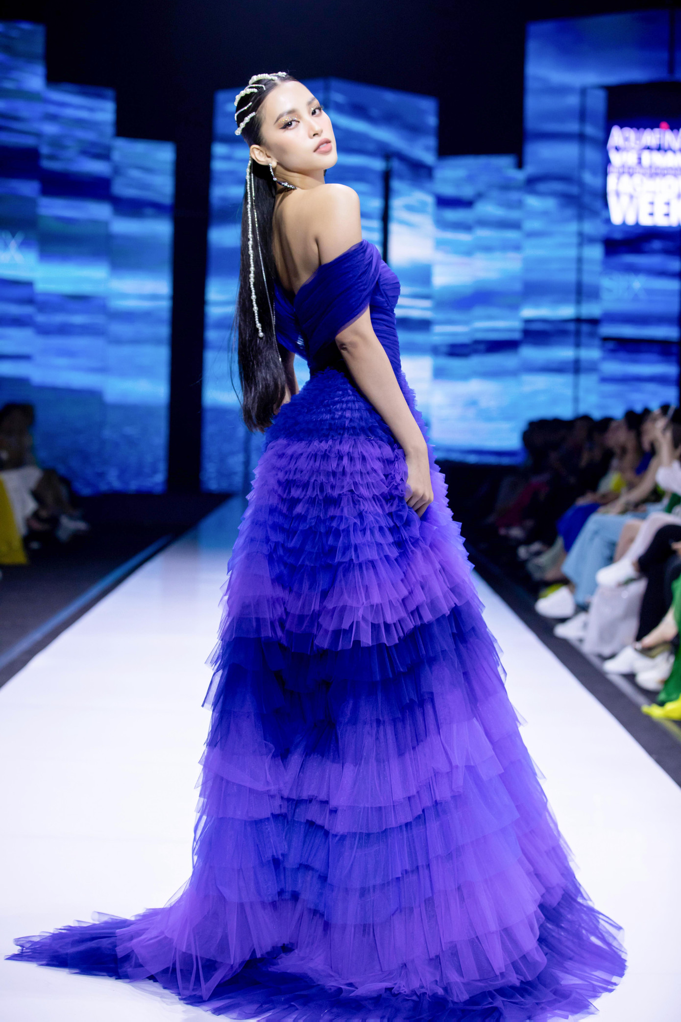 Kiểu làm tóc độc đáo và cá tính giúp HHVN 2018 nổi bật trên sàn diễn.