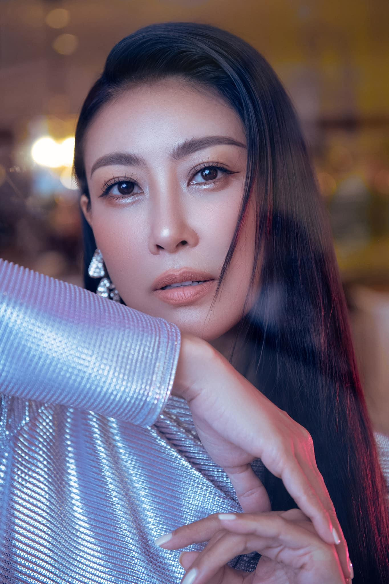 Tuy không còn ở thời kỳ đỉnh cao nhan sắc nhưng Hà Kiều Anh vẫn là tên tuổi hot trong showbiz. Cô tham gia nhiều sự kiện, làm giám khảo cho nhiều cuộc thi nhan sắc.