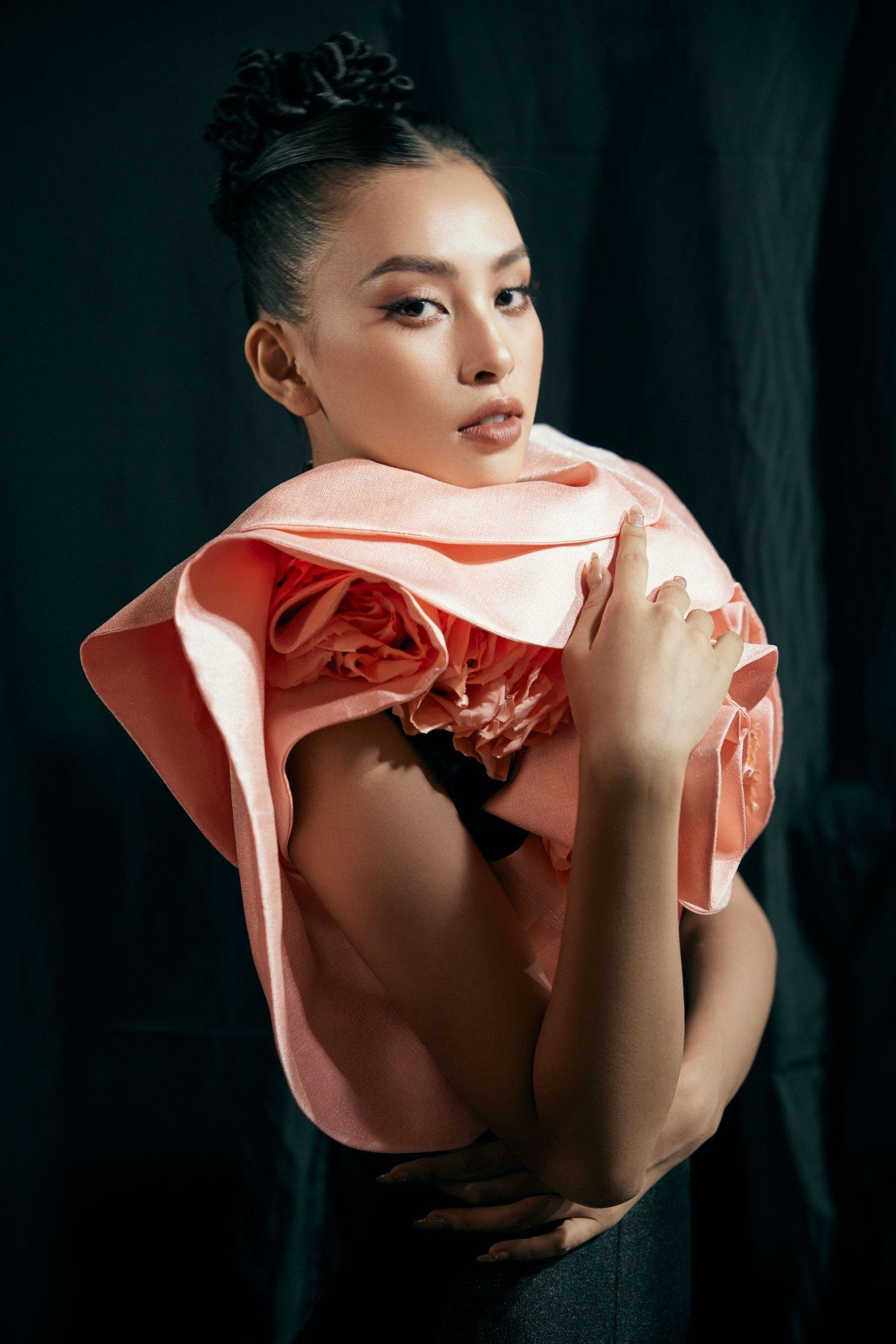 Sở hữu nhan sắc xinh đẹp, kiêu sa cùng gương mặt đạt 'tỷ lệ vàng', Tiểu Vy rất được các nhà thiết kế yêu mến.