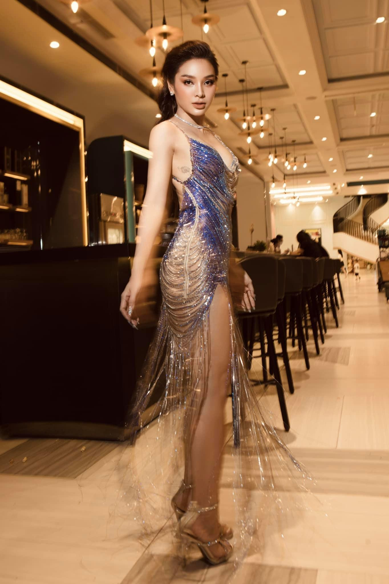 Sau nhiều năm hoạt động showbiz, Phương Trinh vẫn khiến fans ngưỡng mộ vì giữ được vóc dáng thon thả, gợi cảm.