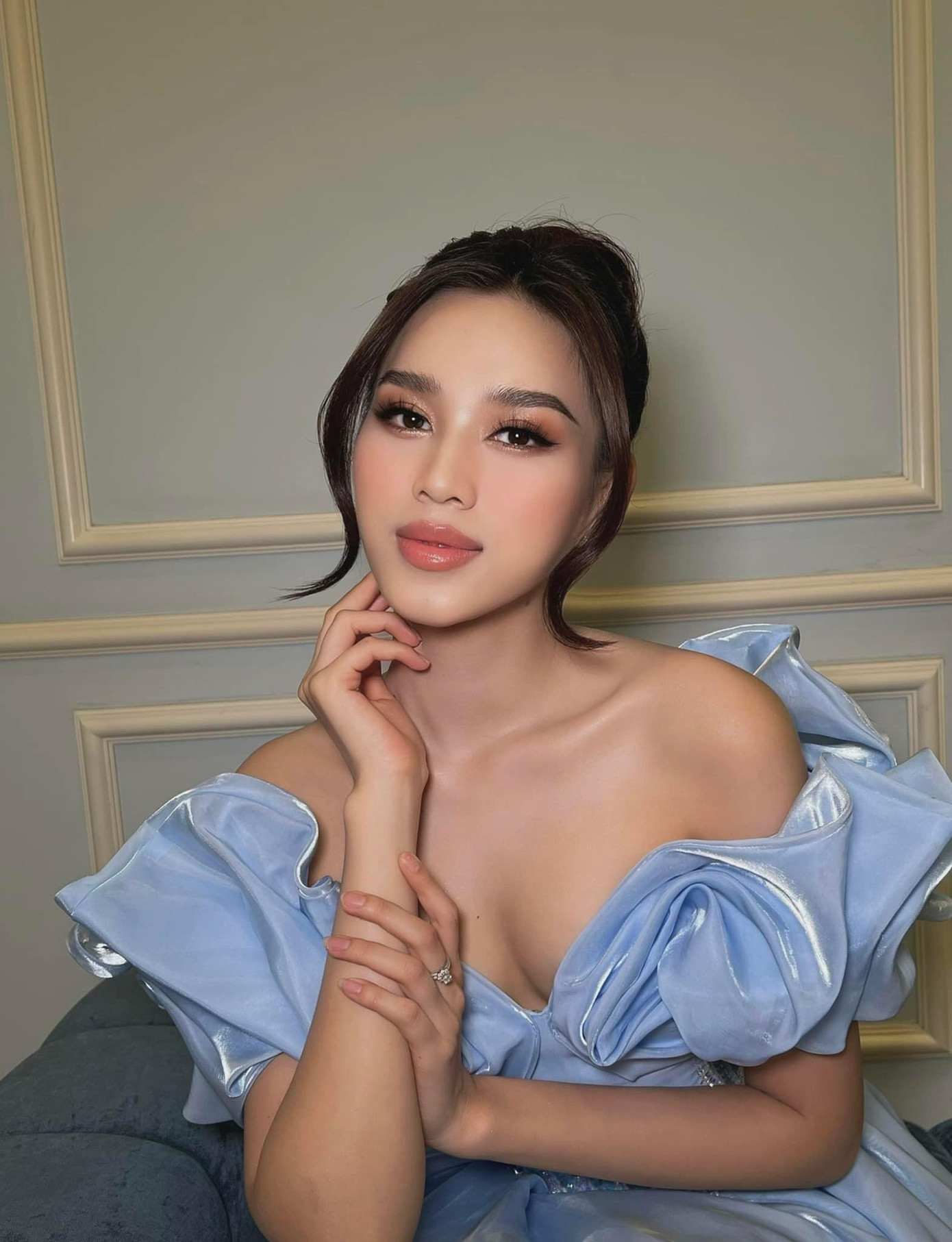 Tối 21/5, Hoa hậu Đỗ Thị Hà rạng rỡ, xinh đẹp tham dự một sự kiện ở Phú Quốc.