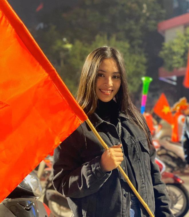 Hoa hậu Tiểu Vy cũng từng nhiều lần xuống đường 'đi bão'. Dù để mặt mộc và ăn vận giản dị nhưng nhan sắc xinh đẹp, nổi bật của cô vẫn nhận nhiều lời khen ngợi. Hoa hậu Tiểu Vy cũng từng nhiều lần xuống đường 'đi bão'. Dù để mặt mộc và ăn vận giản dị nhưng nhan sắc xinh đẹp, nổi bật của cô vẫn nhận nhiều lời khen ngợi.