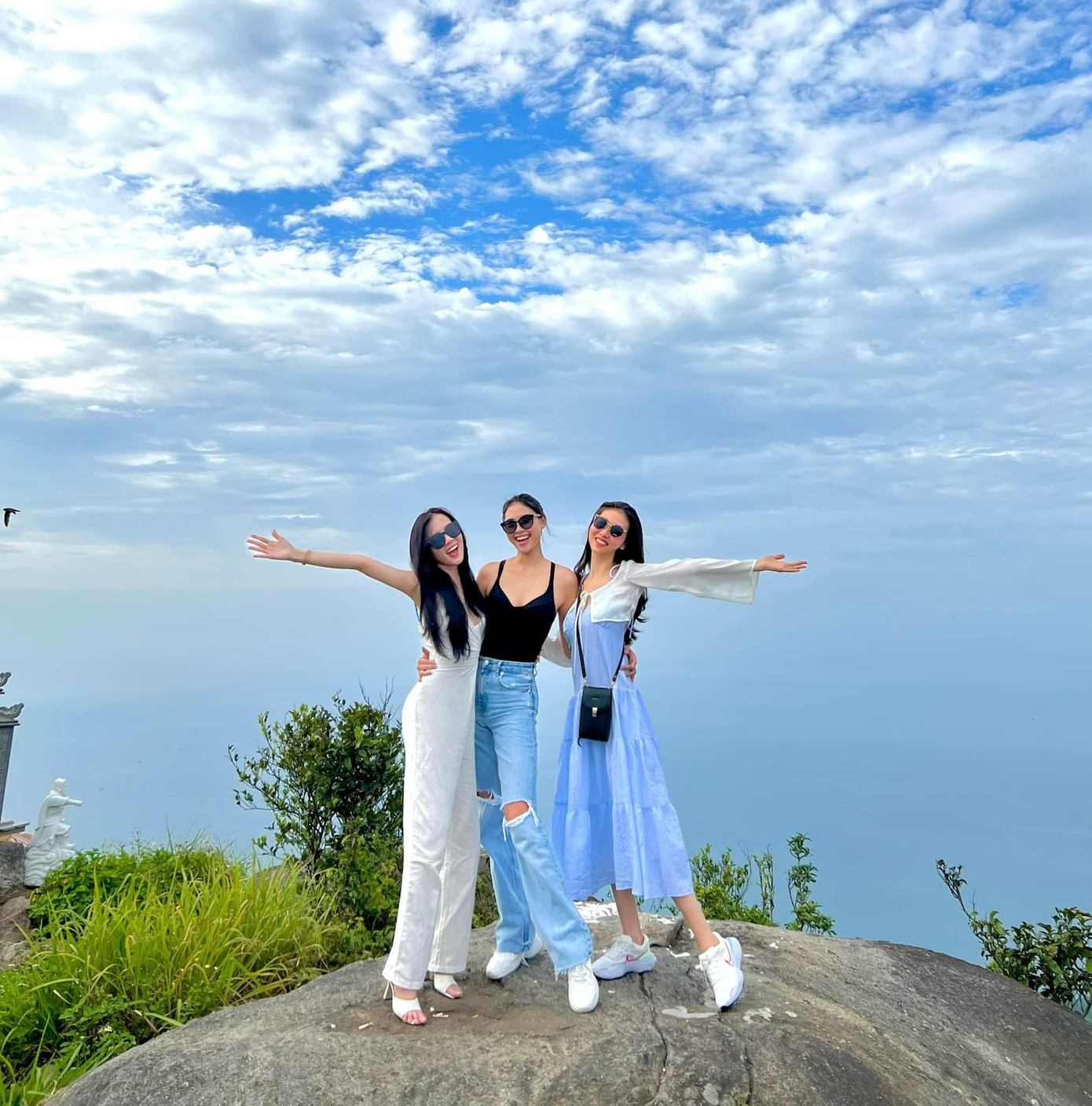 Ba người đẹp của HHVN 2016 là Đào Thị Hà, Huỳnh Thuý Vi và Bùi Nữ Kiều Vỹ hội ngộ ở Phú Quốc.