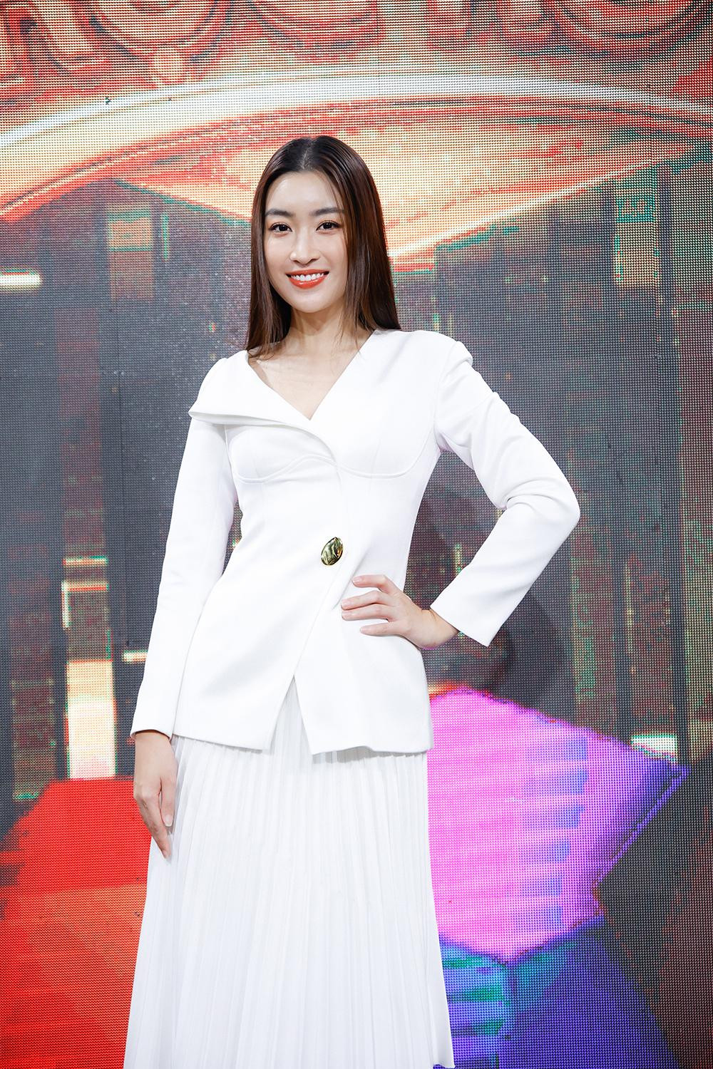 Đỗ Mỹ Linh chia sẻ về lý do cô tham dự Hoa hậu Việt Nam 2016 là để trải nghiệm.