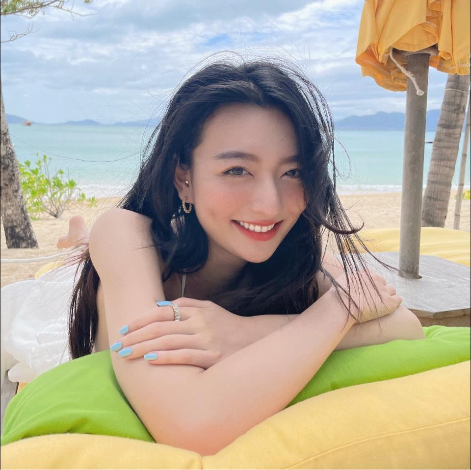 Lương Hồng Xuân Mai là thí sinh gây chú ý tại cuộc thi Miss World VIetnam năm nay với vẻ đẹp lai Tây và gương mặt lúc nào cũng bừng sáng với má lúm đồng tiền duyên dáng.