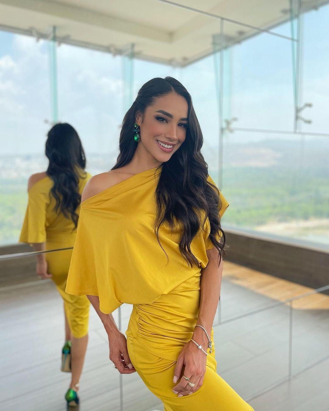 Irma Miranda năm nay 25 tuổi, sở hữu chiều cao 1m75 và hiện là diễn viên chuyên nghiệp cũng như có sự nghiệp người mẫu đình đám tại Mexico.