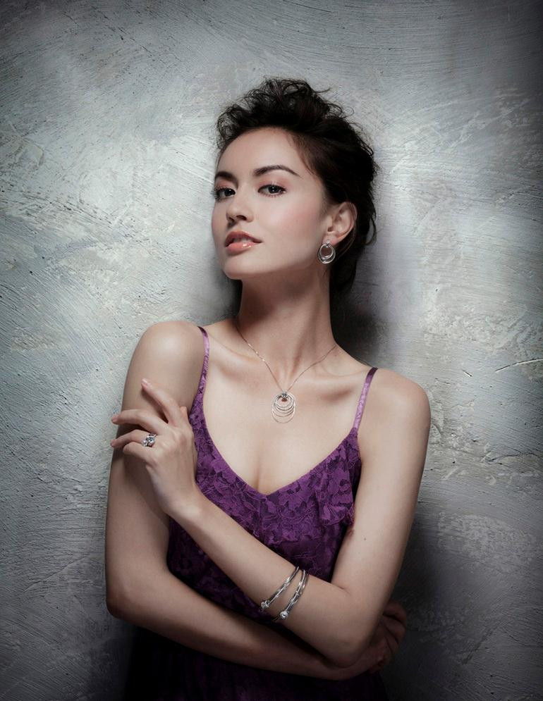 Liêu Bích Lệ chấp nhận làm "vợ bé" của Châu Trác Hoa và sinh cho anh bốn người con mà không có danh phận (Ảnh: Sohu).