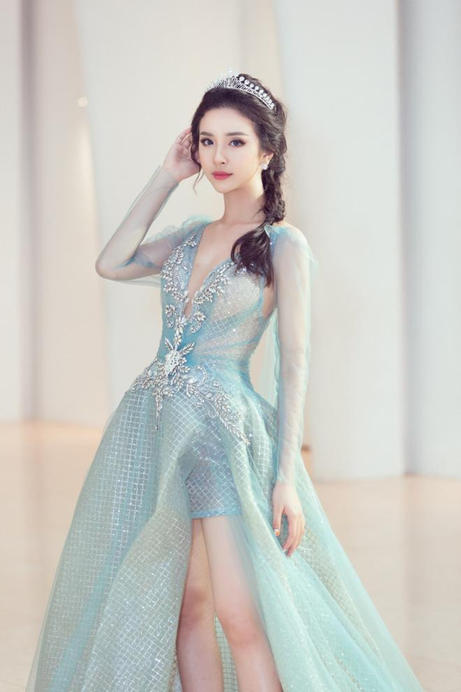 Á hậu Việt Nam 2018 khoe nhan sắc ngọt ngào, xinh đẹp.