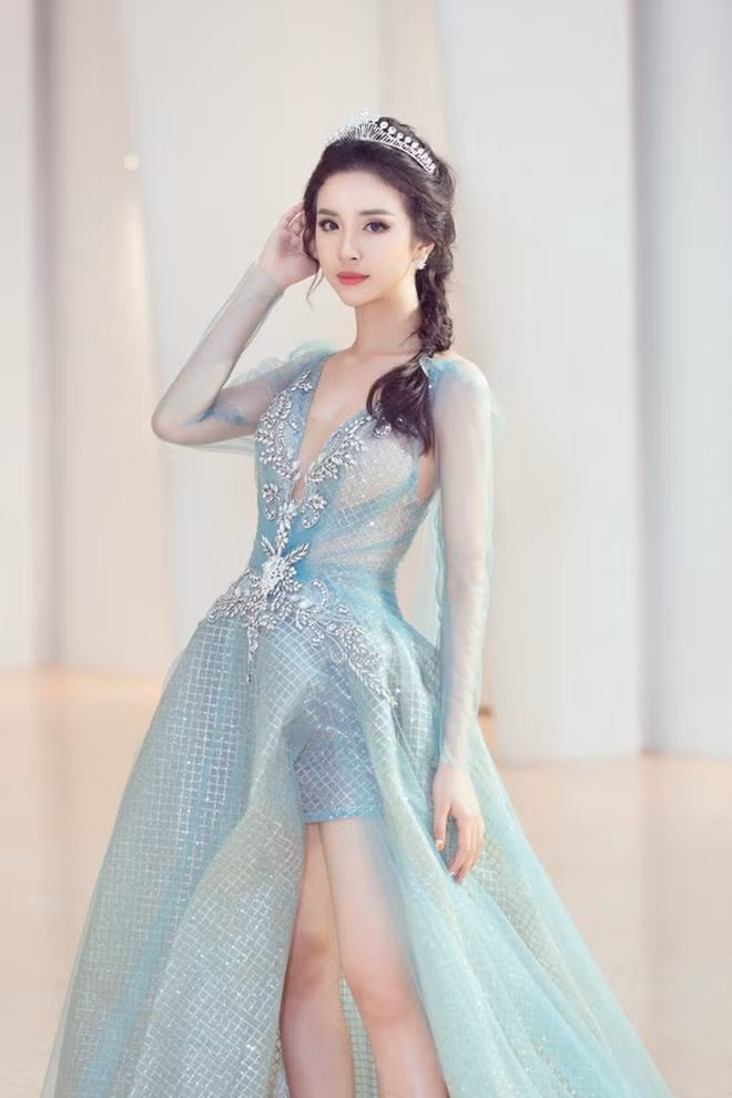 Á hậu Việt Nam 2018 khoe nhan sắc ngọt ngào, xinh đẹp.