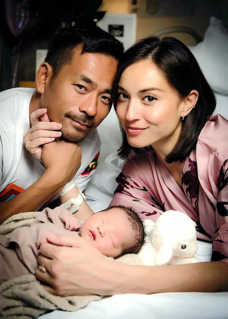 Châu Trác Hoa và Liêu Bích Lệ công khai việc có con chung dù tỷ phú họ Châu không ly hôn vợ (Ảnh: Sina).