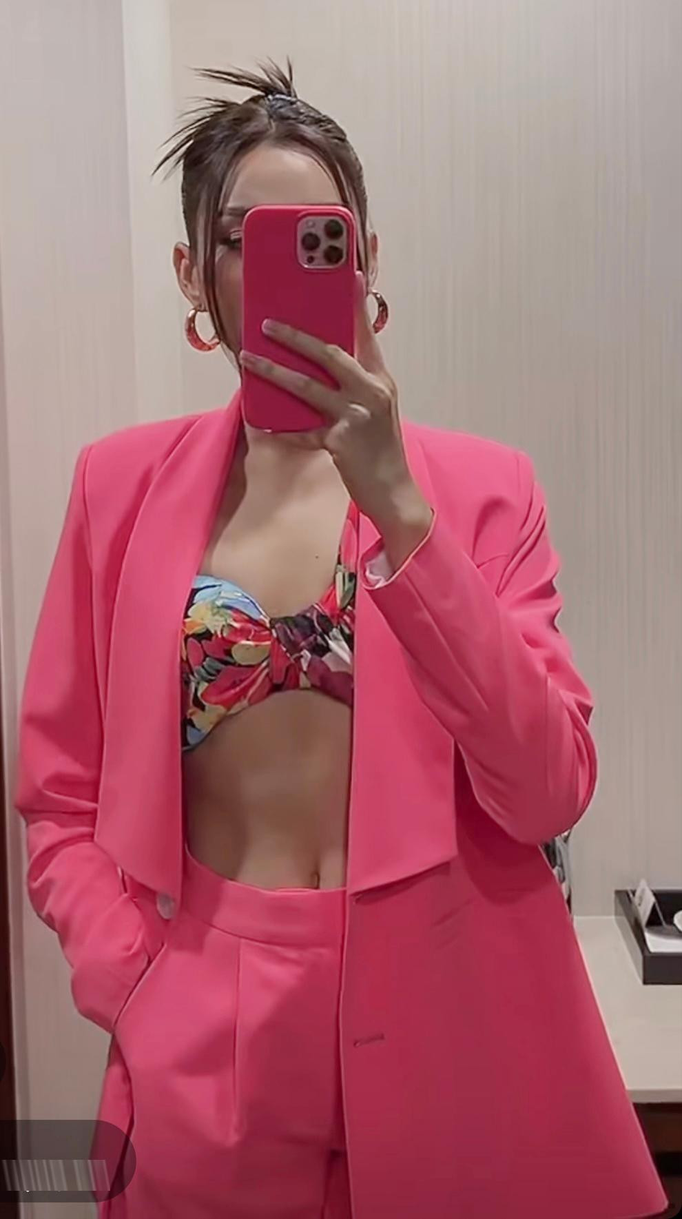 Người đẹp xứ Thanh diện mốt khoe áo ngực táo bạo và gợi cảm.