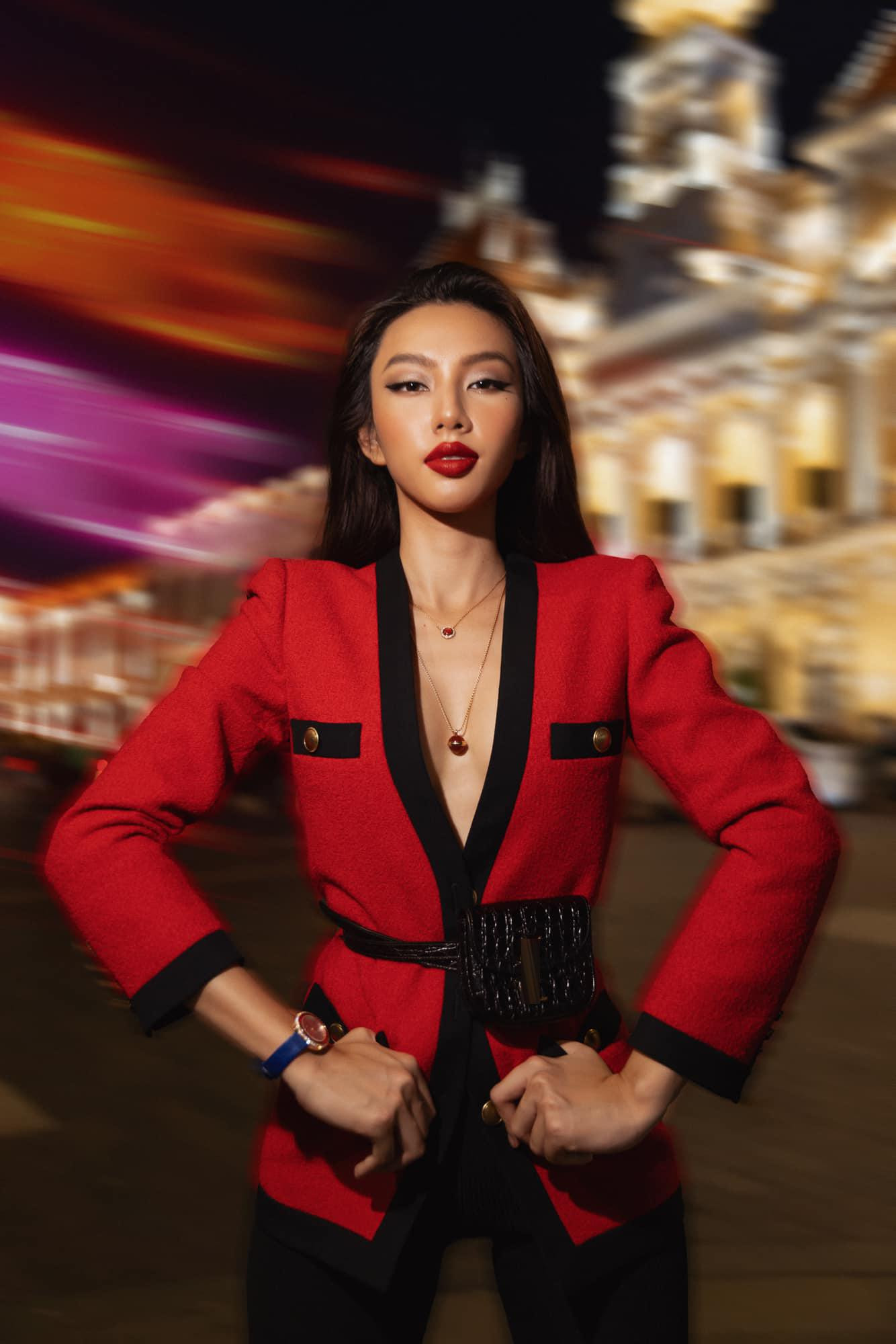 Thần thái và biểu cảm của Thùy Tiên trong bộ ảnh lần này cũng thu hút sự chú ý của người hâm mộ.