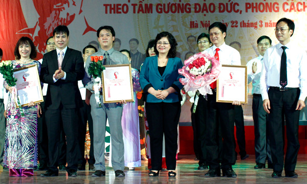 Cuộc thi cũng đã trao giải nhất cho Chi bộ Phòng đào tạo và các trung tâm; trao ba giải nhì và ba giải ba