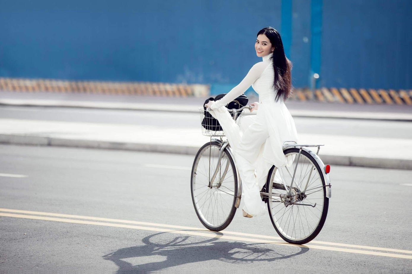 Cẩm Đan là một trong những thí sinh nổi bật của cuộc thi Hoa hậu Việt Nam 2020. Cô sở hữu chiều cao 1m72 và số đo ba vòng ấn tượng 83-64-92cm.