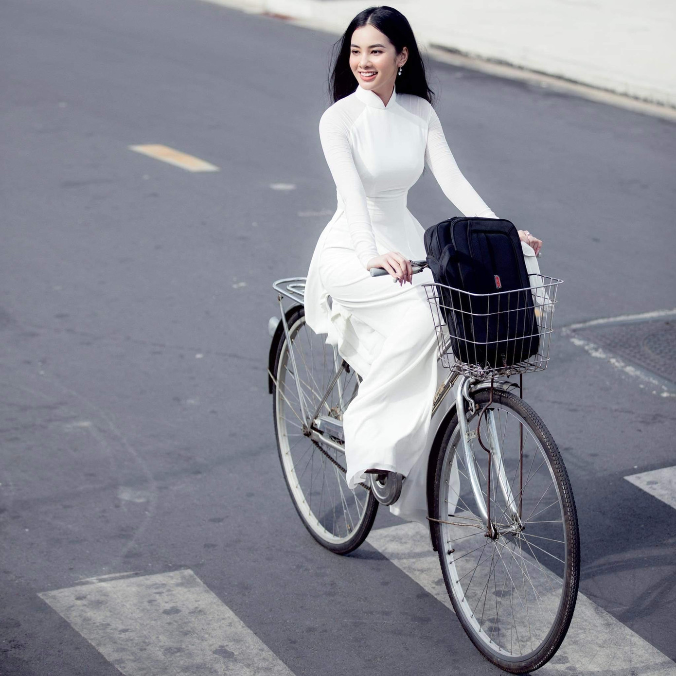 “Nhân ngày 20/11, Cẩm Đan muốn gửi lời chúc sức khoẻ và tri ân tới các thầy cô giáo cũ. Nghề giáo là một nghề đầy trân quý và cao cả. Cảm ơn thầy cô đã dìu dắt chúng em, truyền trao cho chúng em tri thức và cả lòng nhân ái” - Cẩm Đan nói thêm.