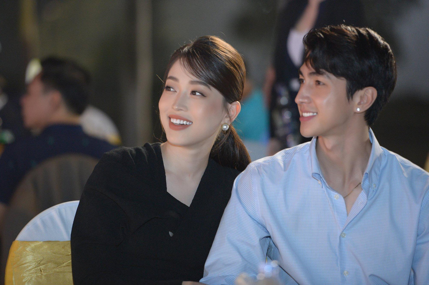 Sau khi tốt nghiệp Đại học Kinh tế Quốc dân với tấm bằng loại giỏi, Á hậu Phương Nga tích cực hoạt động nghệ thuật và dần chuyển hướng làm MC chuyên nghiệp.