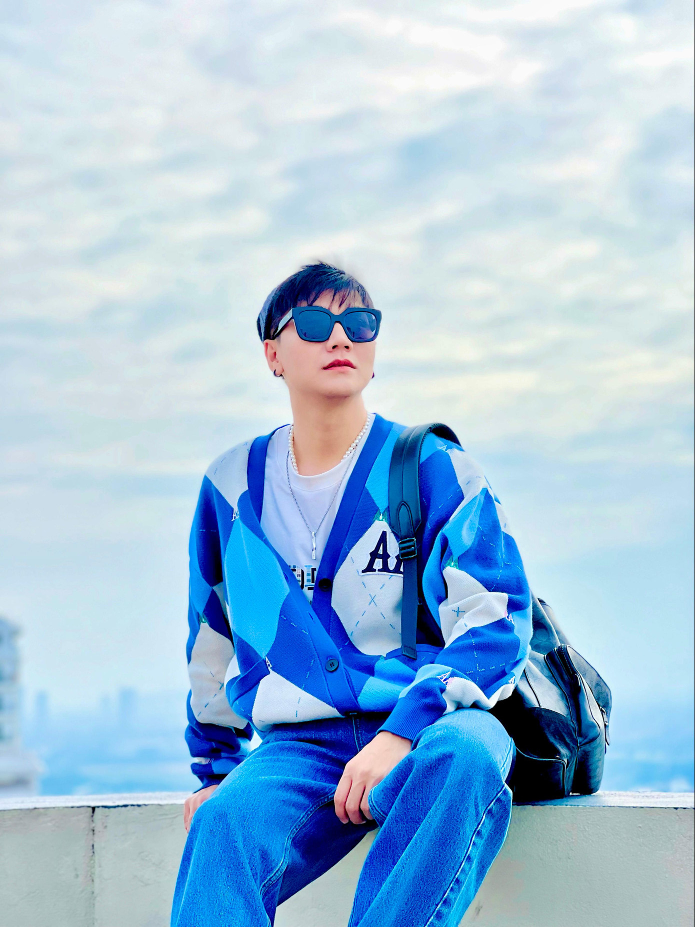 Vẻ ngoài điển trai của MC Công Tố. Vẻ ngoài điển trai của MC Công Tố.