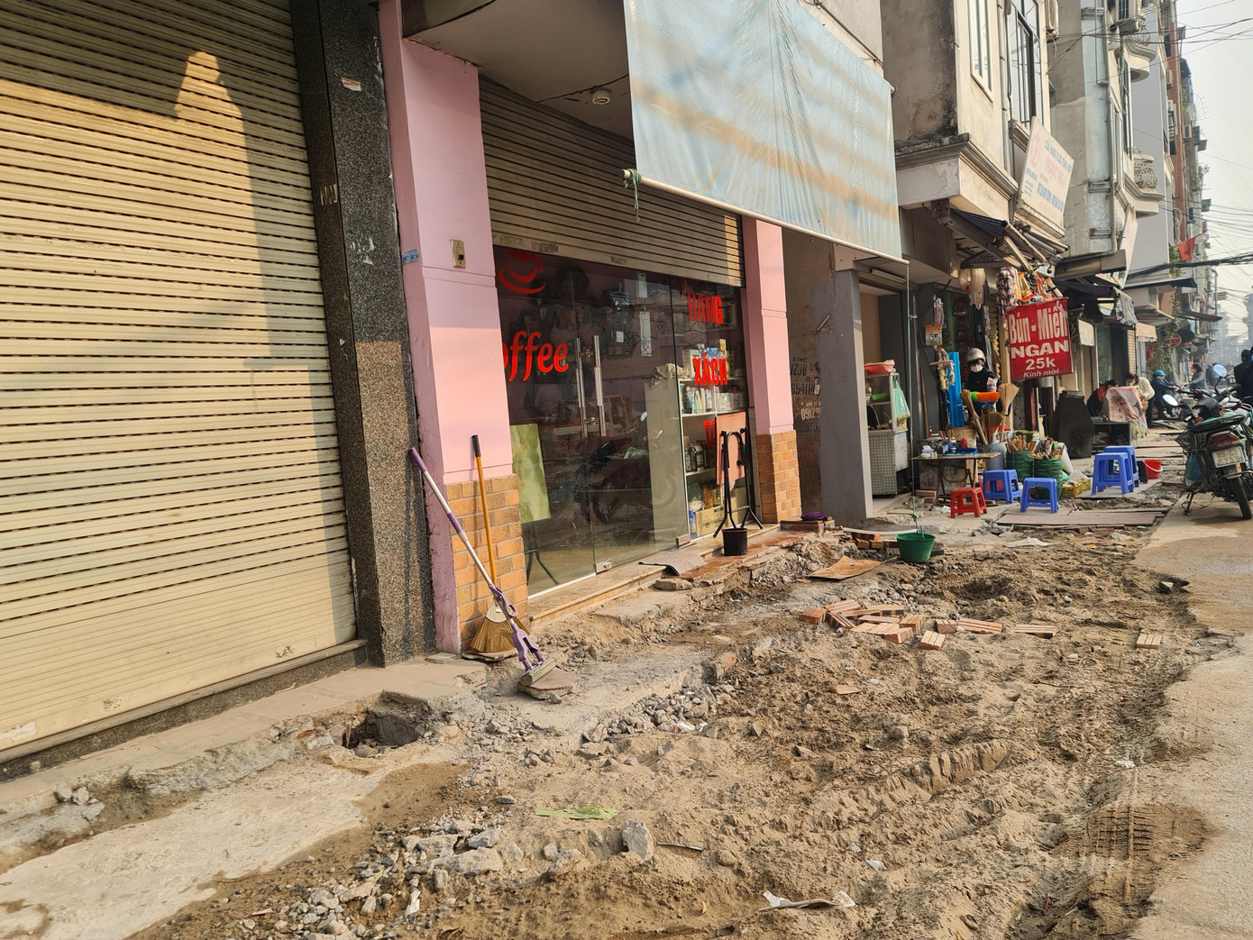 Đại diện UBND quận Hoàn Kiếm cho biết, đơn vị đang tập trung công nhân đẩy nhanh tiến độ thi công, phấn đấu hoàn thành trước Tết Nguyên đán.