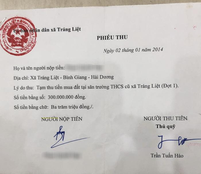 Phiếu thu tiền mua đất công có dấu treo của UBND xã Tráng Liệt