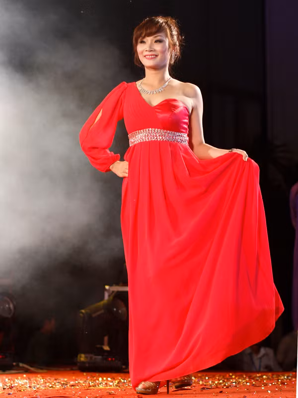 Phần thi trang phục tự chọn