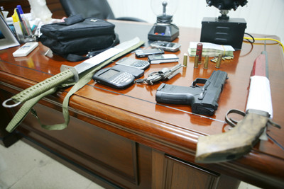 "Hàng nóng", "hàng lạnh" được thu giữ ngay tại hiện trường.