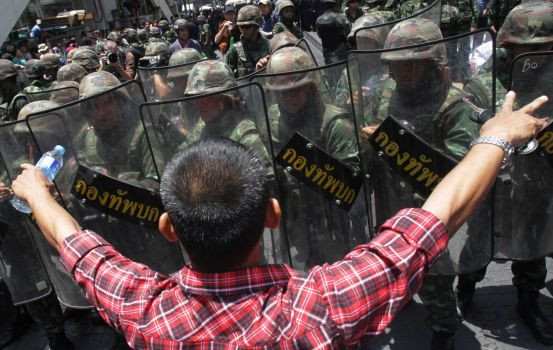 Bạo lực đẫm máu ở Thái Lan, hơn 70 người thương vong ảnh 4