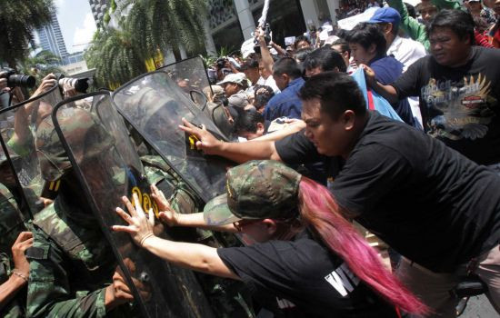 Bạo lực đẫm máu ở Thái Lan, hơn 70 người thương vong ảnh 2