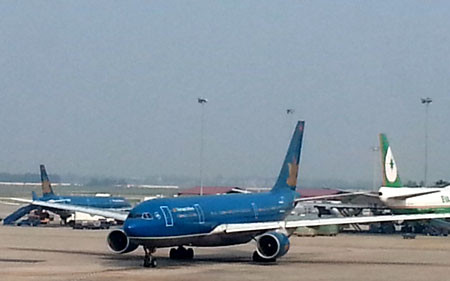 Gia tăng vụ việc dọa bom, mang súng lên máy bay ảnh 1