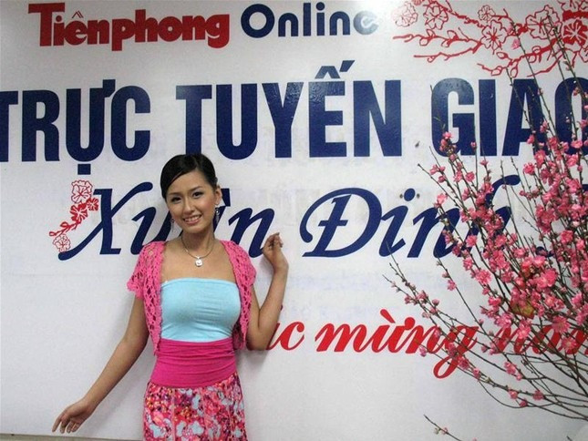 Hoa hậu Mai Phương Thúy cùng các phóng viên, biên tập viên TPO trong thời khắc Giao thừa Xuân Đinh Hợi năm 2007 tại tòa soạn báo Tiền Phong. Ảnh: Xuân Cường Hoa hậu Mai Phương Thúy cùng các phóng viên, biên tập viên TPO trong thời khắc Giao thừa Xuân Đinh Hợi năm 2007 tại tòa soạn báo Tiền Phong. Ảnh: Xuân Cường