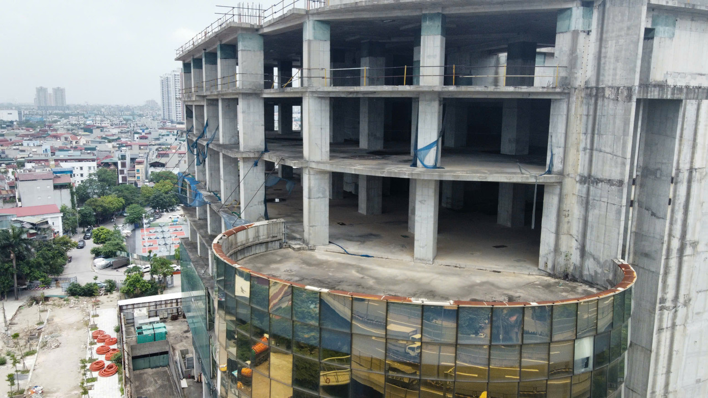 Nhiều hạng mục của dự án xuống cấp, gây mất mỹ quan đô thị.