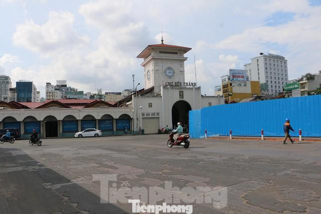 Theo đó, sẽ giữ nguyên kiến trúc biểu tượng là tháp đồng hồ và bốn cổng chính (Đông - Tây - Nam - Bắc).