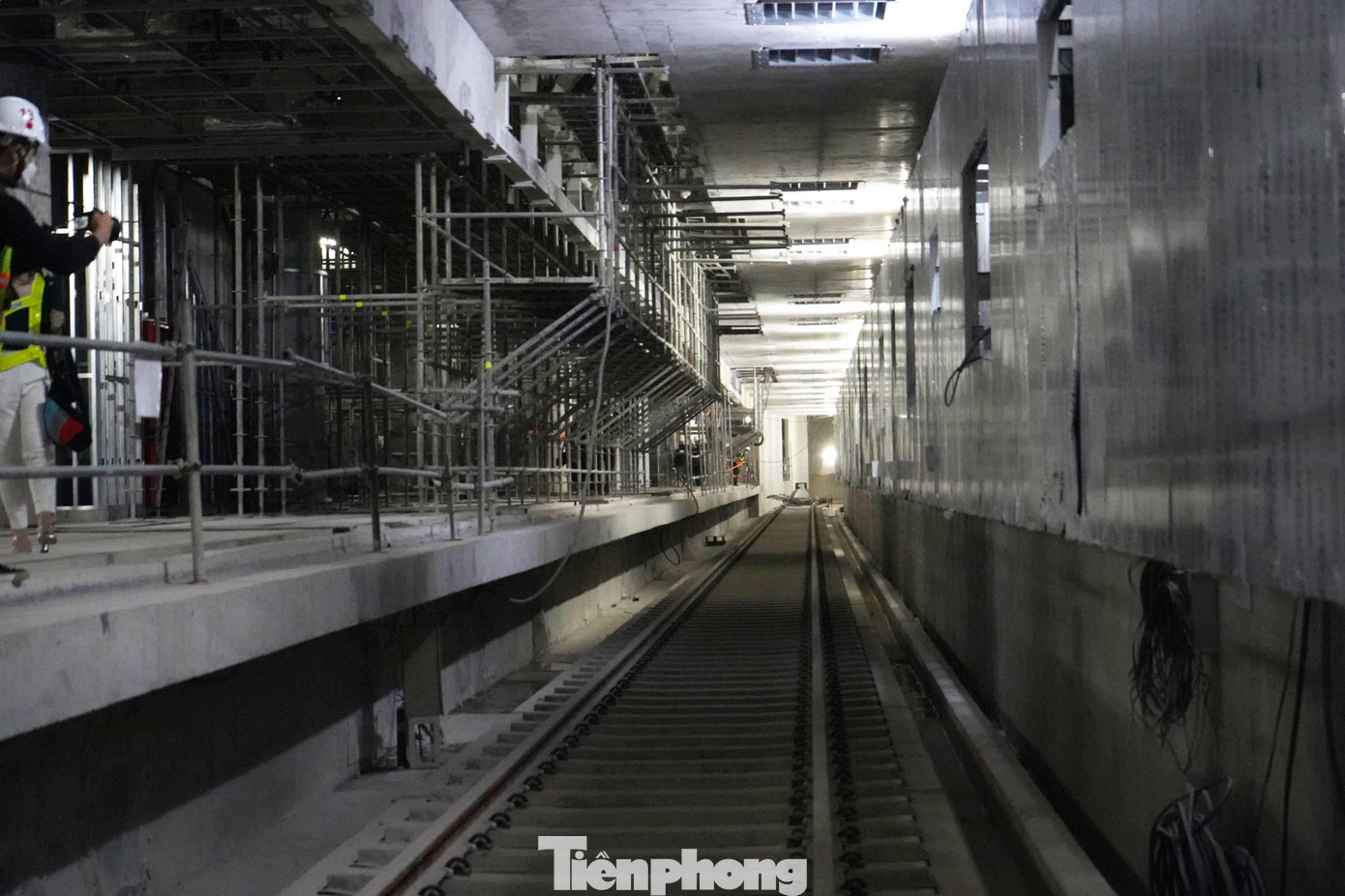 Hiện tại nhiều hạng mục con tại Ga Bến Thành đã hoàn thành 100% tiến độ như: Hệ khung chống, chống thấm sàn đáy, chống thấm sàn đỉnh, bê tông + thép sàn,đỉnh, tường, cột.