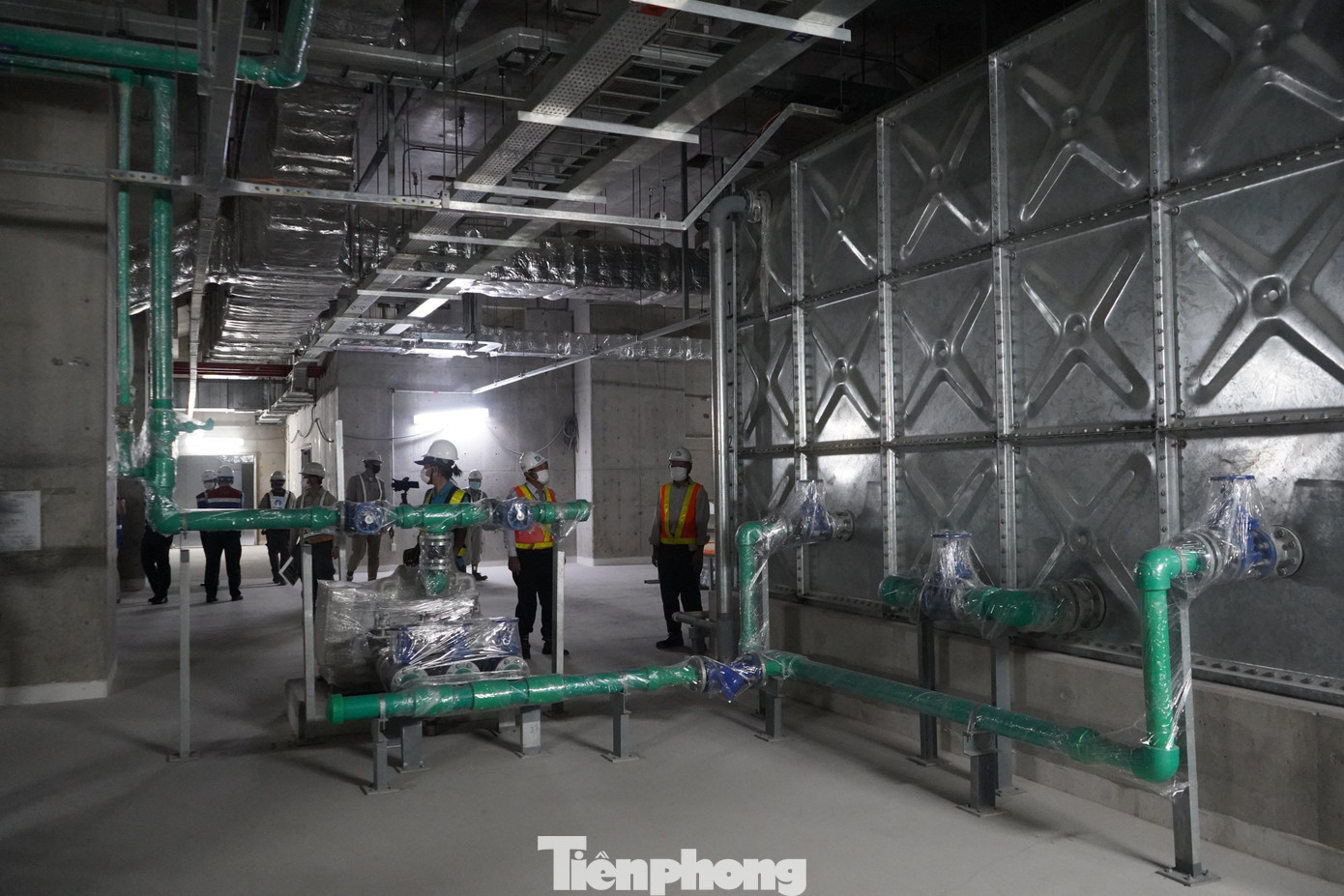 Hiện tại, Nhà thầu đang tiếp tục các công việc thi công hoàn thiện khu vực ga Bến Thành.