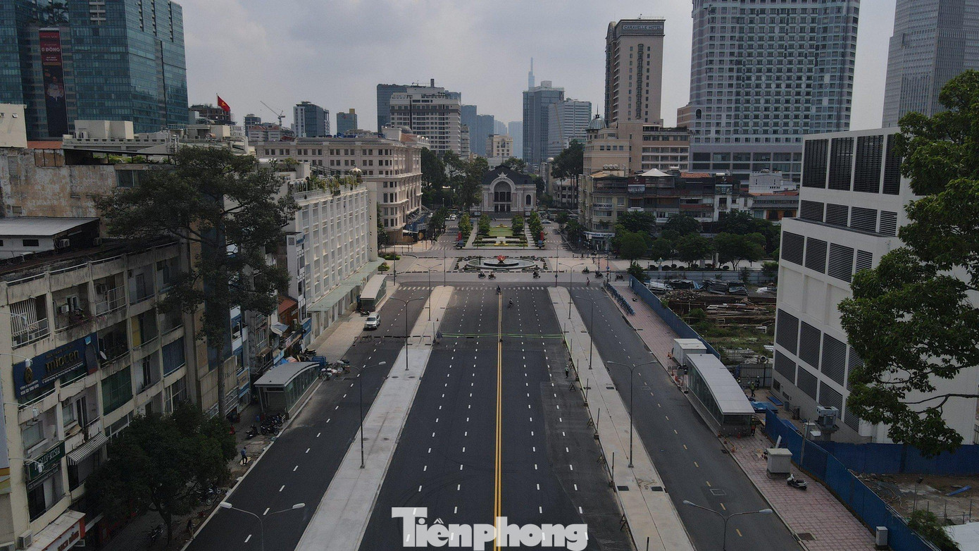 Chủ tịch UBND TPHCM yêu cầu Sở Quy hoạch - Kiến trúc đề xuất tái lập nút giao thông tại giao lộ đường Nguyễn Huệ - Lê Lợi.